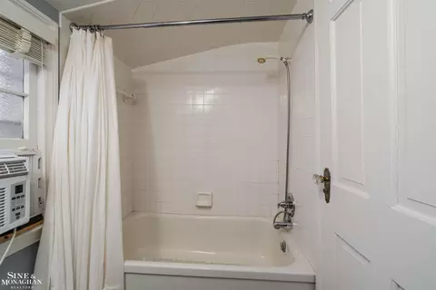 Bath - 47 Cranford, Grosse Pointe, MI 48230 photo 4 of 4