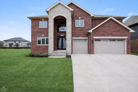 19319 Hamlin Lk, Macomb, MI 48044