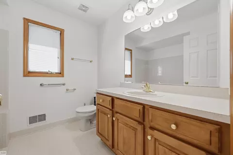 Bath - 50988 Shenandoah, Macomb, MI 48044 photo 3 of 5