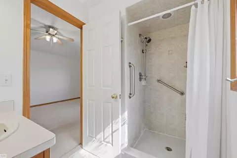 Bath - 50988 Shenandoah, Macomb, MI 48044 photo 1 of 5