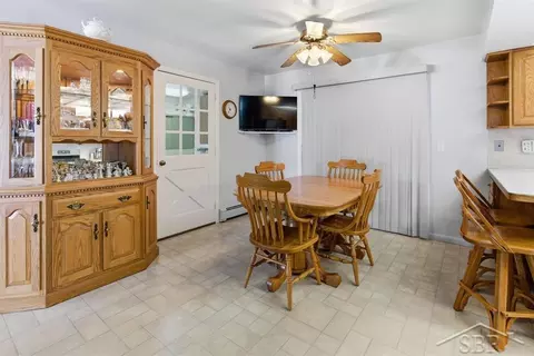 Dining - 4339 N Fordney, Hemlock, MI 48626 photo 1 of 1