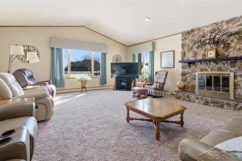 Living - 4339 N Fordney, Hemlock, MI 48626 photo 2 of 3