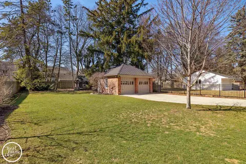 Exterior - 577 Washington, Grosse Pointe, MI 48230 photo 22 of 23