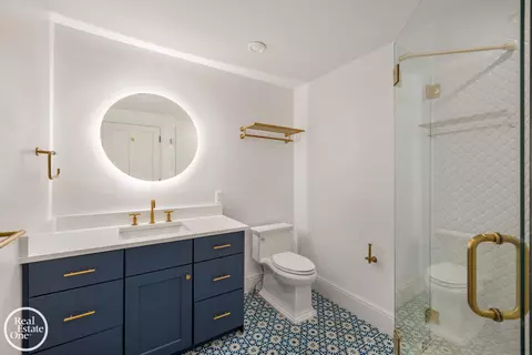 Bath - 577 Washington, Grosse Pointe, MI 48230 photo 7 of 9
