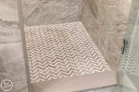 Bath - 577 Washington, Grosse Pointe, MI 48230 photo 2 of 9