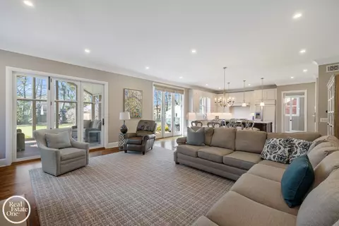 Living - 577 Washington, Grosse Pointe, MI 48230 photo 3 of 4
