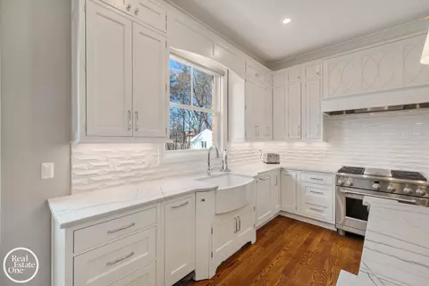 Kitchen - 577 Washington, Grosse Pointe, MI 48230 photo 7 of 10