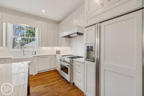 Kitchen - 577 Washington, Grosse Pointe, MI 48230 photo 8 of 10