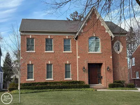 Exterior - 577 Washington, Grosse Pointe, MI 48230 photo 4 of 23