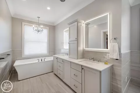 Bath - 577 Washington, Grosse Pointe, MI 48230 photo 6 of 9