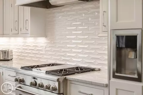 Kitchen - 577 Washington, Grosse Pointe, MI 48230 photo 6 of 10
