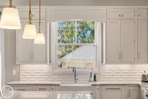 Kitchen - 577 Washington, Grosse Pointe, MI 48230 photo 9 of 10
