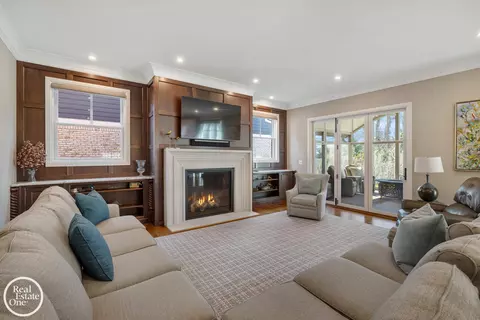 Living - 577 Washington, Grosse Pointe, MI 48230 photo 2 of 4