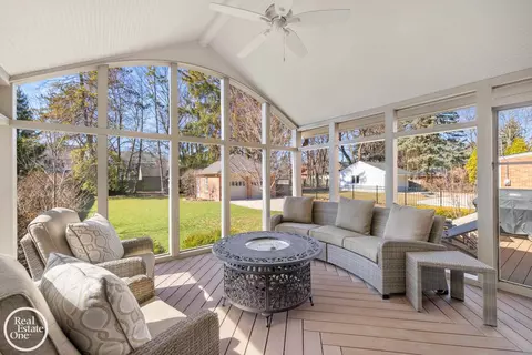 Exterior - 577 Washington, Grosse Pointe, MI 48230 photo 8 of 23