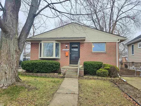 23837 Deziel, Saint Clair Shores, MI 48082