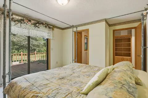Bedroom - 10722 S Gera, Birch Run, MI 48415 photo 4 of 8