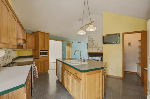 Kitchen - 10722 S Gera, Birch Run, MI 48415 photo 5 of 9