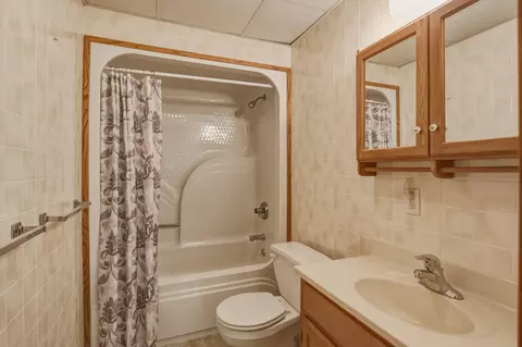 Bath - 10722 S Gera, Birch Run, MI 48415 photo 8 of 8