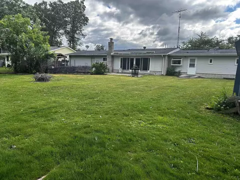 753 Vaniman Is, Brooklyn, MI 49230