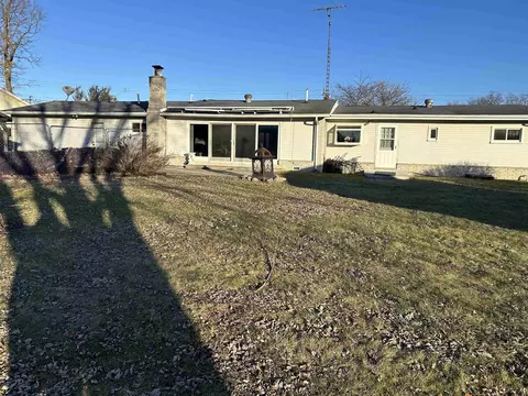 753 Vaniman Is, Brooklyn, MI 49230