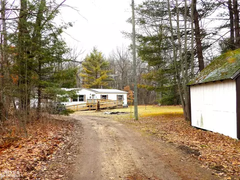 2051 W Parklane, White Cloud, MI 49349