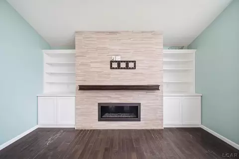 Living - 3203 Northmor Dr, Adrian, MI 49221 photo 5 of 6