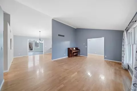Living - 3203 Northmor Dr, Adrian, MI 49221 photo 3 of 6