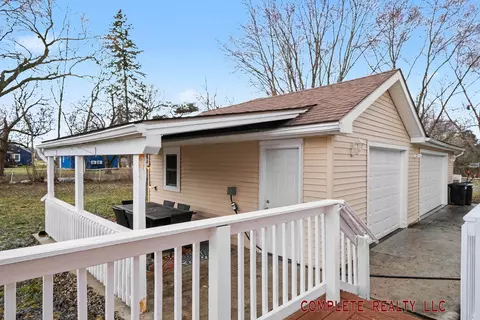 Exterior - 1051 Pinehurst, Mount Morris, MI 48458 photo 6 of 10