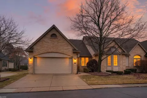 54413 Cambridge, Shelby Township, MI 48315