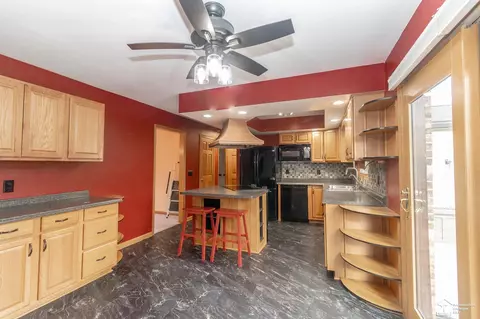 Kitchen - 3335 School, Temperance, MI 48182 photo 2 of 7