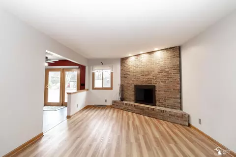 Living - 3335 School, Temperance, MI 48182 photo 4 of 6