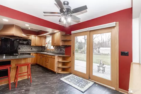 Kitchen - 3335 School, Temperance, MI 48182 photo 1 of 7