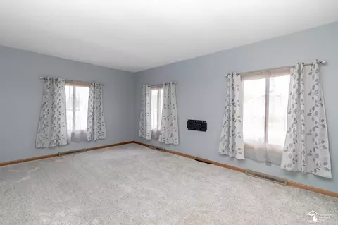 Living - 3335 School, Temperance, MI 48182 photo 2 of 6
