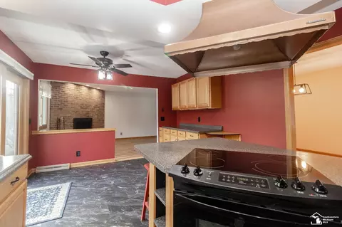 Kitchen - 3335 School, Temperance, MI 48182 photo 6 of 7