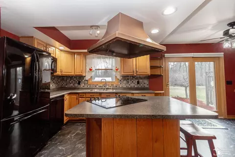 Kitchen - 3335 School, Temperance, MI 48182 photo 3 of 7