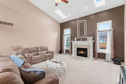 Living - 21368 Rome, Macomb, MI 48044 photo 1 of 2