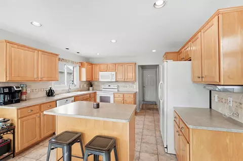 Kitchen - 21368 Rome, Macomb, MI 48044 photo 2 of 3