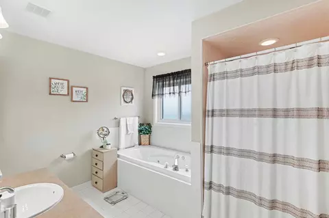 Bath - 21368 Rome, Macomb, MI 48044 photo 2 of 4