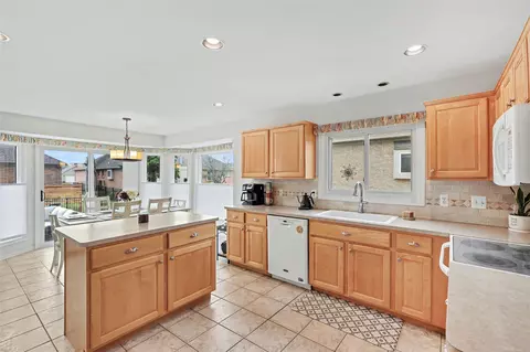 Kitchen - 21368 Rome, Macomb, MI 48044 photo 3 of 3
