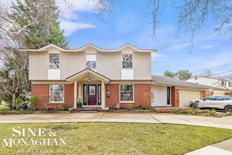 715 Pear Tree, Grosse Pointe Woods, MI 48236