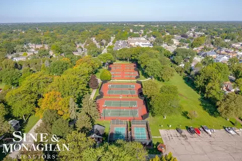 View/Area - 715 Pear Tree, Grosse Pointe Woods, MI 48236 photo 2 of 11