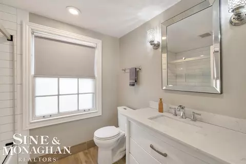 Bath - 715 Pear Tree, Grosse Pointe Woods, MI 48236 photo 6 of 6