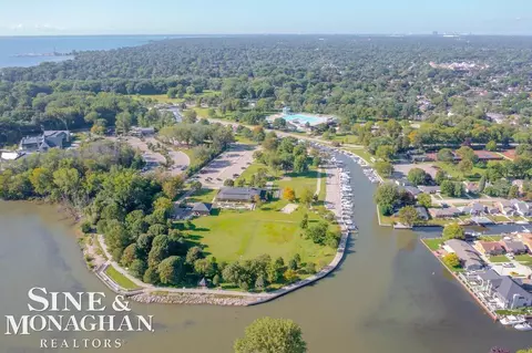 View/Area - 715 Pear Tree, Grosse Pointe Woods, MI 48236 photo 4 of 11