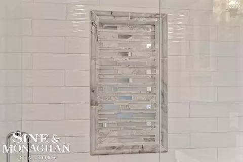 Bath - 715 Pear Tree, Grosse Pointe Woods, MI 48236 photo 2 of 6