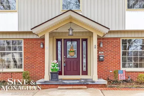 Exterior - 715 Pear Tree, Grosse Pointe Woods, MI 48236 photo 2 of 9