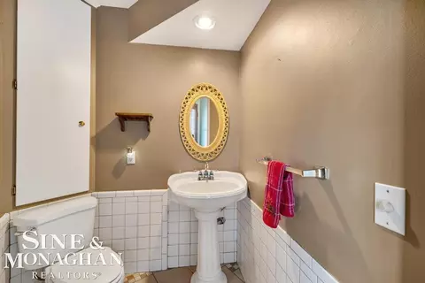 Bath - 715 Pear Tree, Grosse Pointe Woods, MI 48236 photo 1 of 6