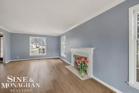 Living - 715 Pear Tree, Grosse Pointe Woods, MI 48236 photo 3 of 8