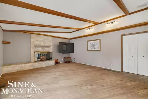 Living - 715 Pear Tree, Grosse Pointe Woods, MI 48236 photo 7 of 8