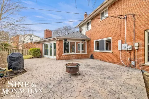 Exterior - 715 Pear Tree, Grosse Pointe Woods, MI 48236 photo 3 of 9