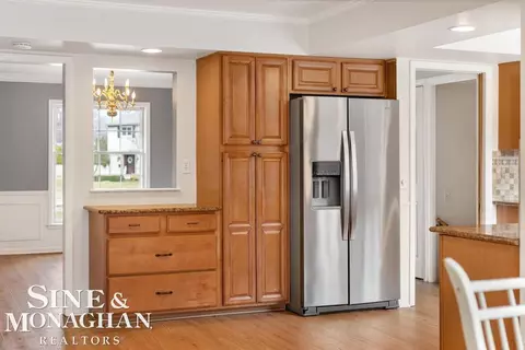 Kitchen - 715 Pear Tree, Grosse Pointe Woods, MI 48236 photo 4 of 6